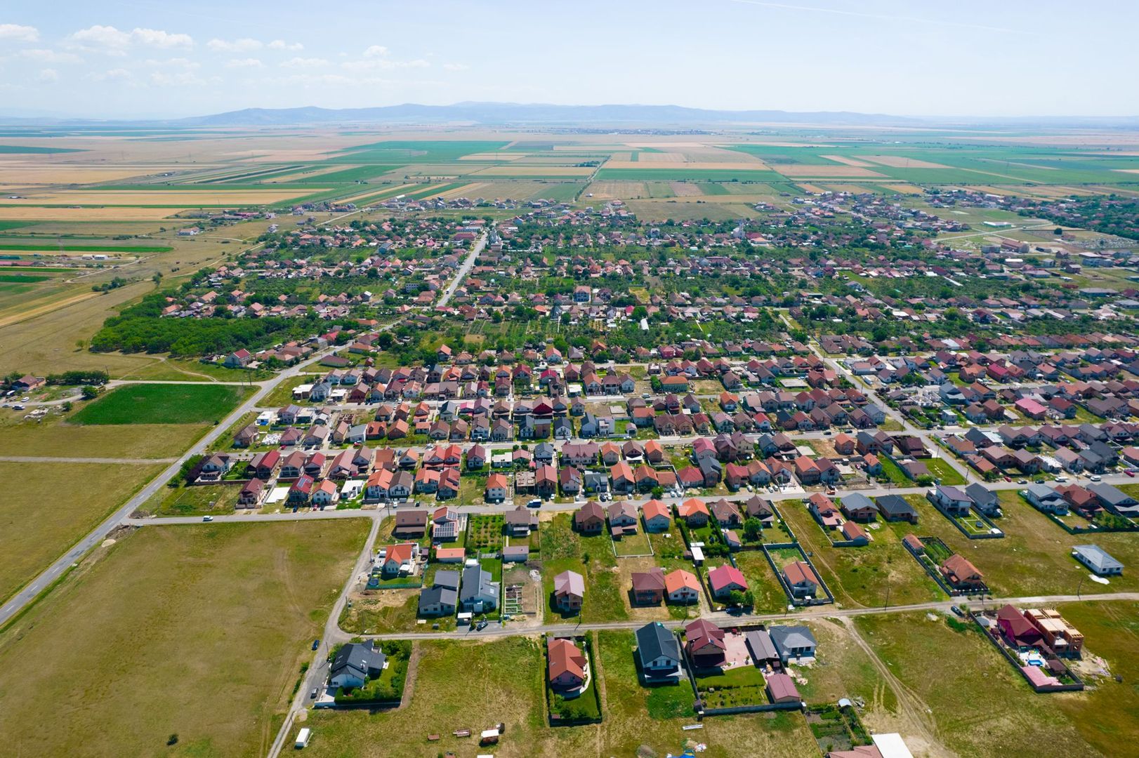 Casă la roșu în Livada - Poză 8