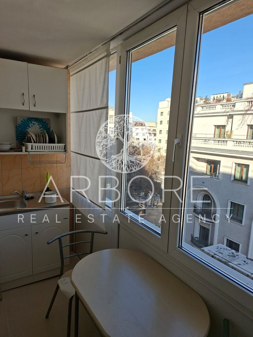 Garsoniera vis a vis de Athenee Palace nou renovata si mobilata - Poză 2