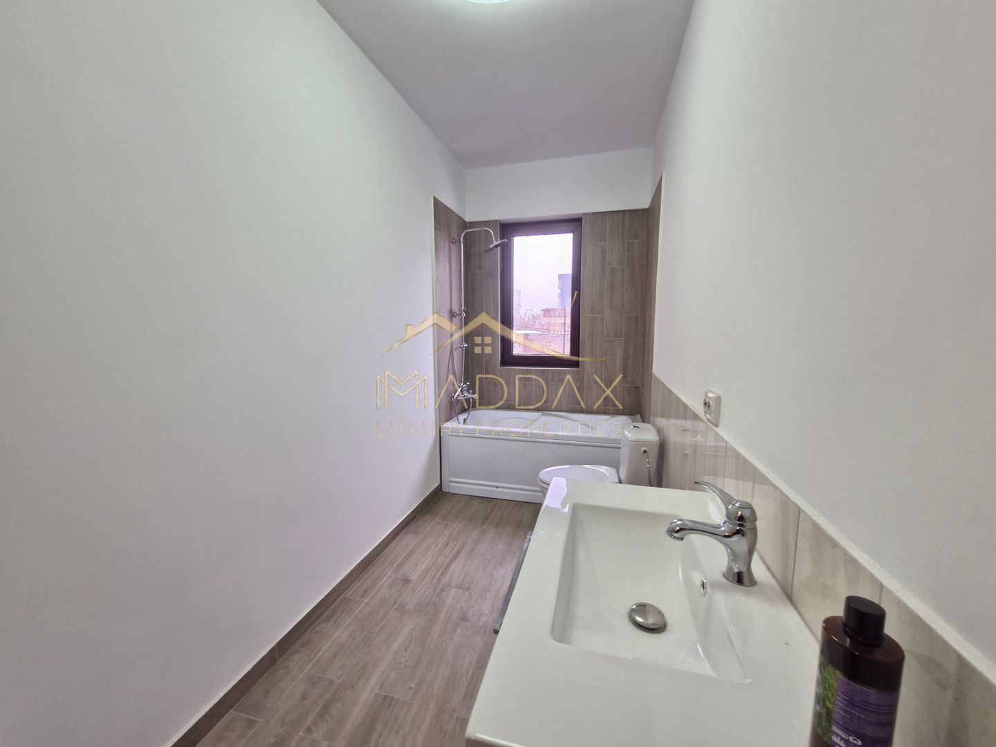 Apartament *4 camere *110mp* // Parcare - Poză 6