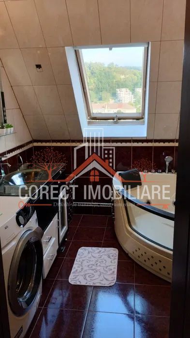 Apartament spațios, modern, cu pod propriu și 2 locuri de parcare - Poză 8