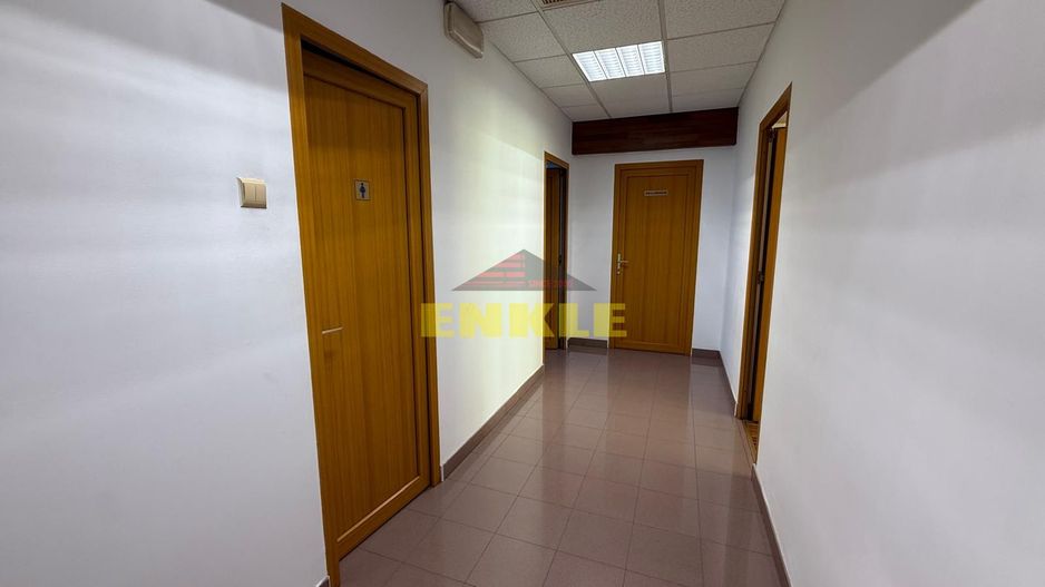 De vanzare  CLĂDIRE PREMIUM DE BIROURI ȘI SERVICII  pret negociabil - Poză 14