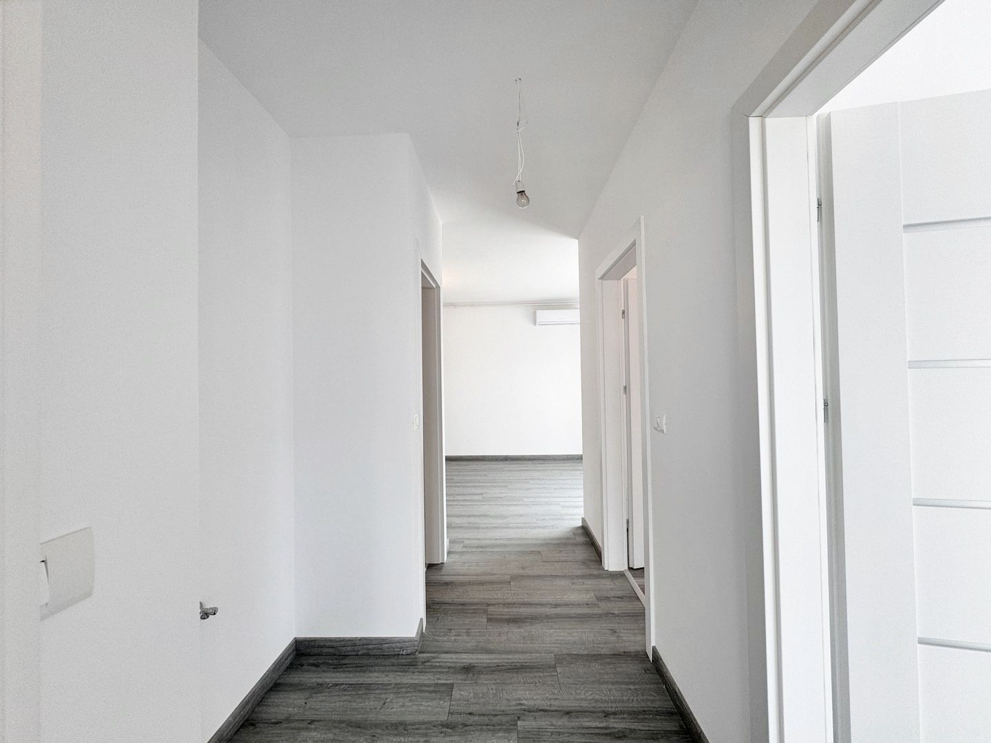 Apartament cu 3 camere, Adora Park. cu 2 locuri de parcare - Poză 3