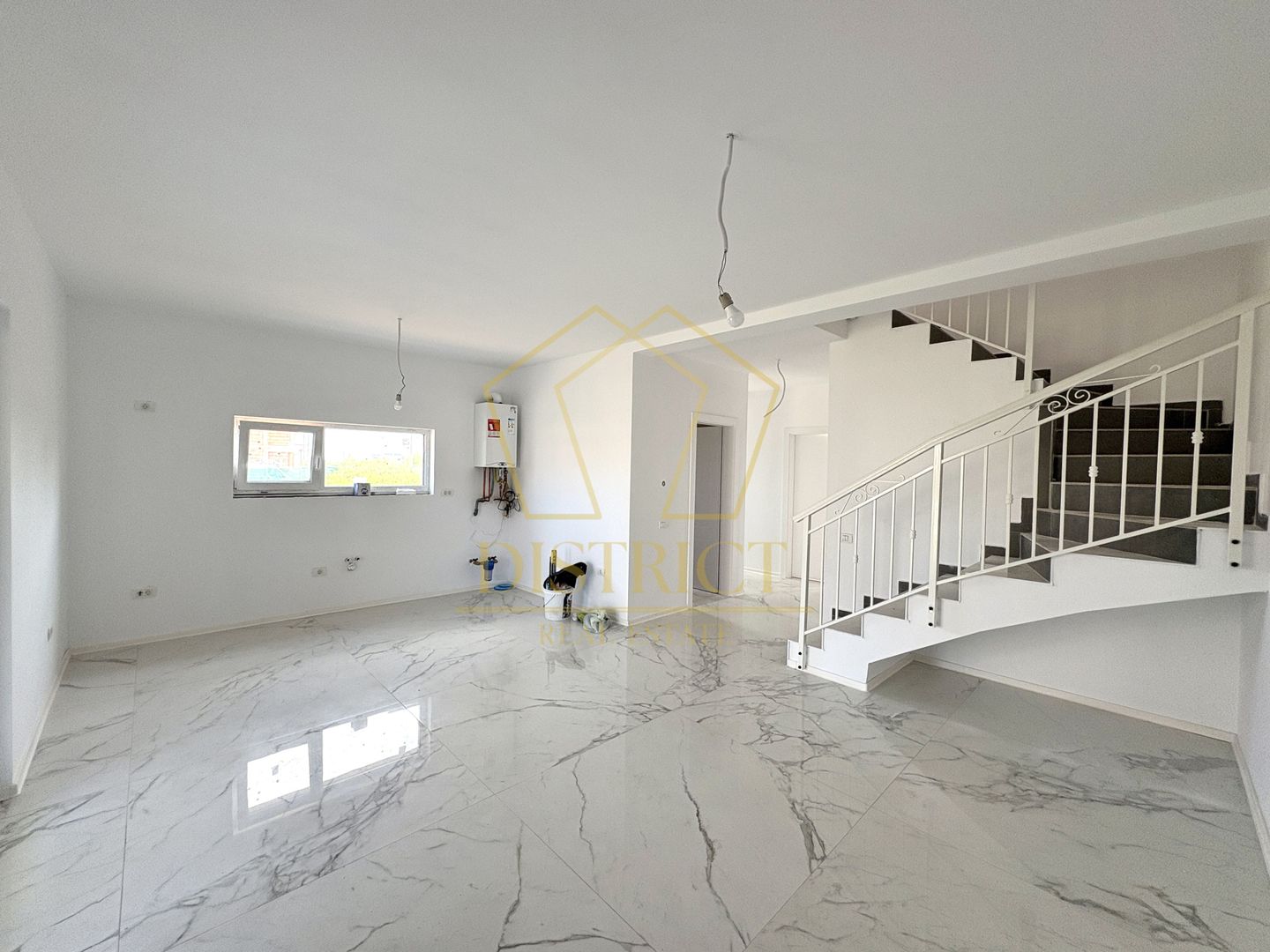 Duplex spațios cu 4 camere si debara |  Mosnita Noua | Sala de Sport - Poză 1