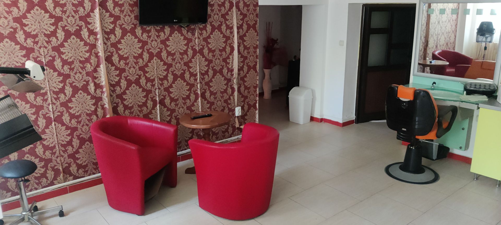 IDEAL PENTRU SALON INFRUMUSETARE / RESTAURANT/BAR/GRADINITE - Poză 5