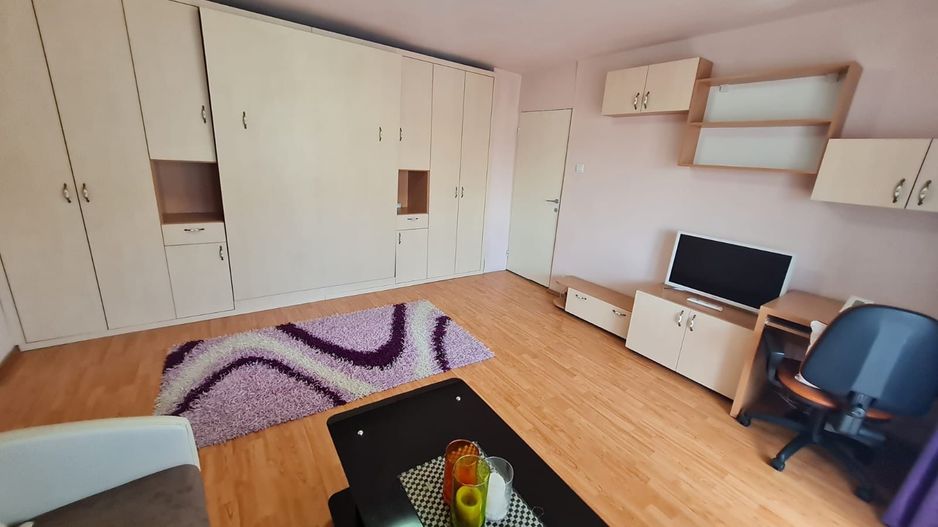 La 10 minute de Piața Unirii - Poză 2