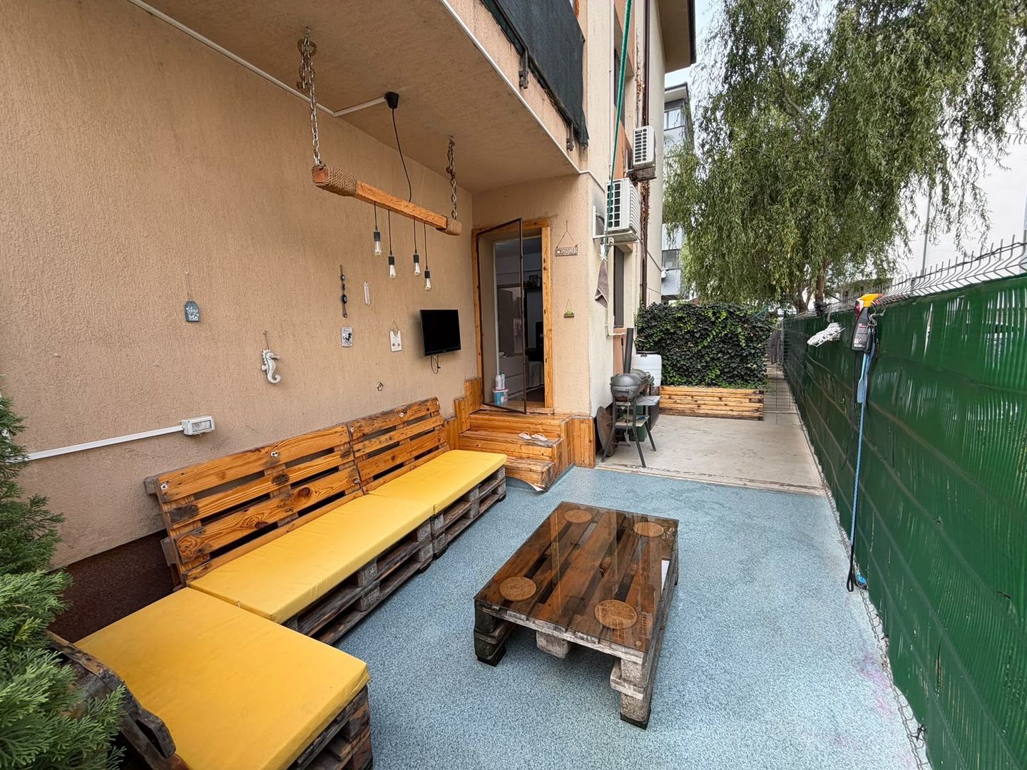 AP. 3 CAMERE - CURTE, PARCARE INCLUSA, MOBILAT MODERN, COMIS 0% - Poză 1