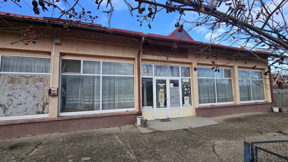 Se oferă spre vânzare / închiriere clădire cu spațiu comercial - Poză 15