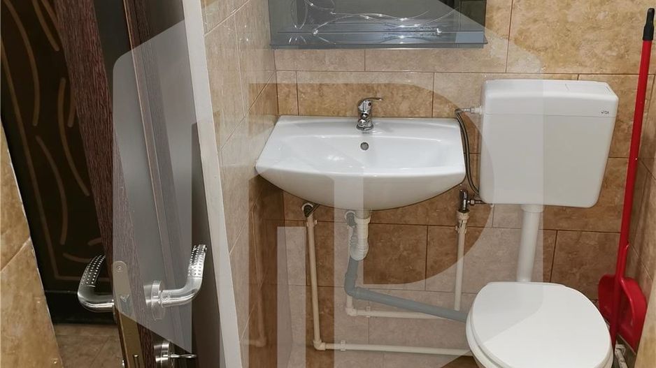 Garsoniera - Etaj 1 - Mobilata si Utilata - Broscarie - Poză 5