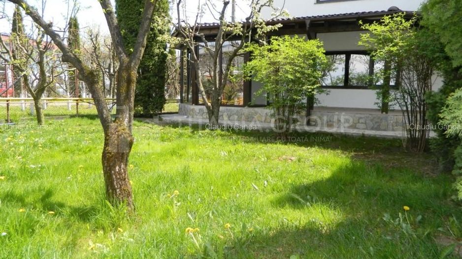 Apartament superb de 4 camere, curte proprie, zona Bartolomeu. - Poză 3