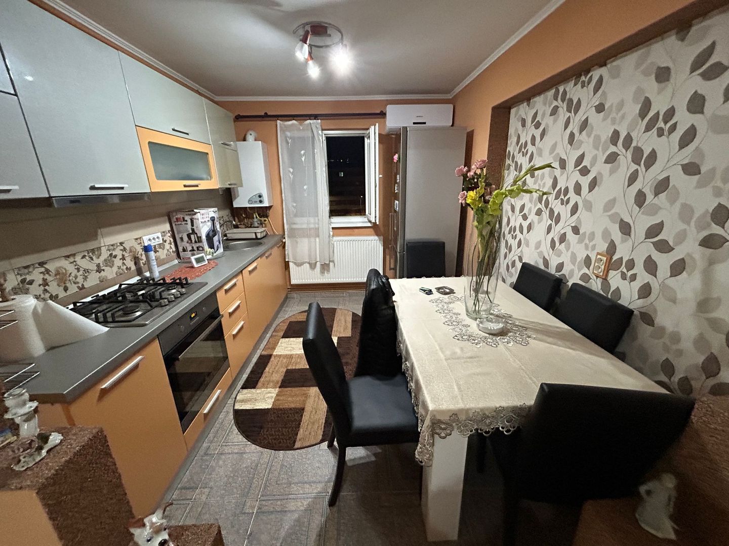 Apartament 2 camere, decomandat - zona Cetate - Poză 4