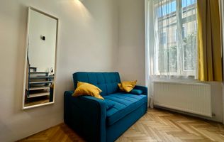 Studio cochet cu zonă de dormit și curte interioară, în centrul Clujului