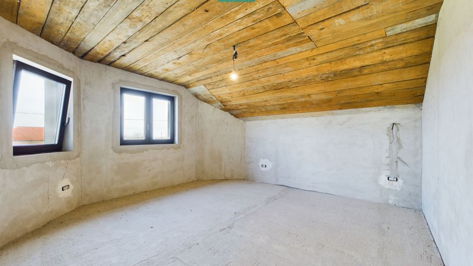 Casă la gri în Livada - Poză 10