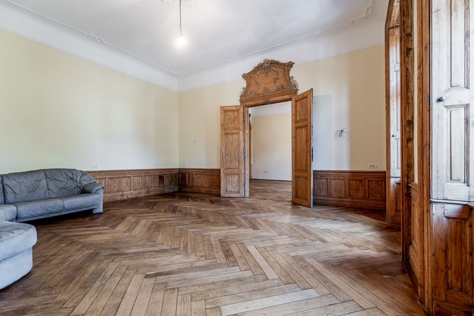 Apartament istoric pe Bulevardul Revoluției - Poză 4