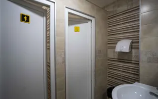 Baza de tenis si constructie moderna - Poză 18