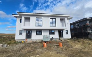 Duplex elegant cu 4 camere, curte și loc de parcare – design modern, Șura Mică - Poză 1