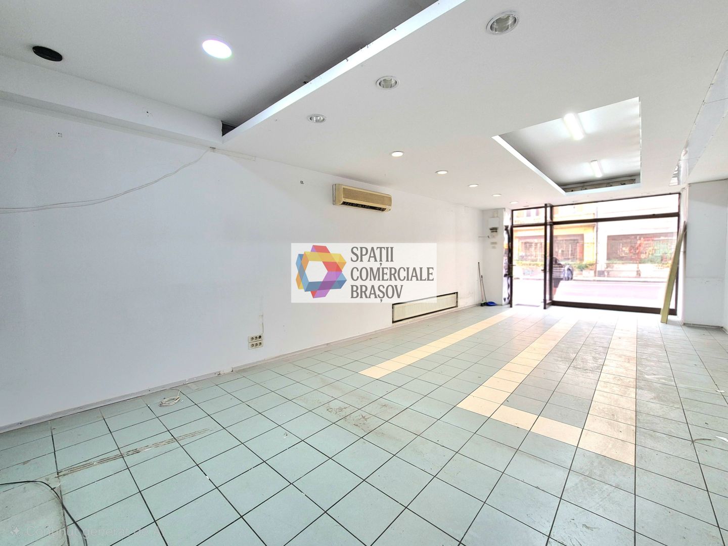 Spatiu comercial ultracentral cu vad- 50 mp - Poză 1