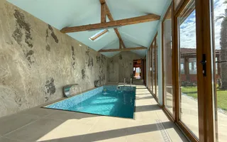 Vila de vanzare in APA-NORD  cu 2 Piscine/Zona de Relaxare/Acces lac - Poză 22