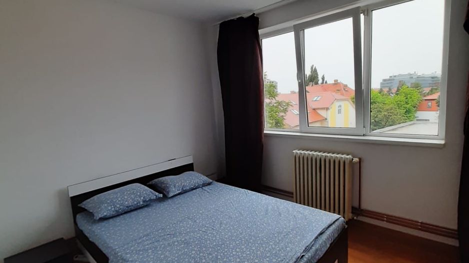 Apartament cu 3 camere - Centru/Piata 700 - Poză 4
