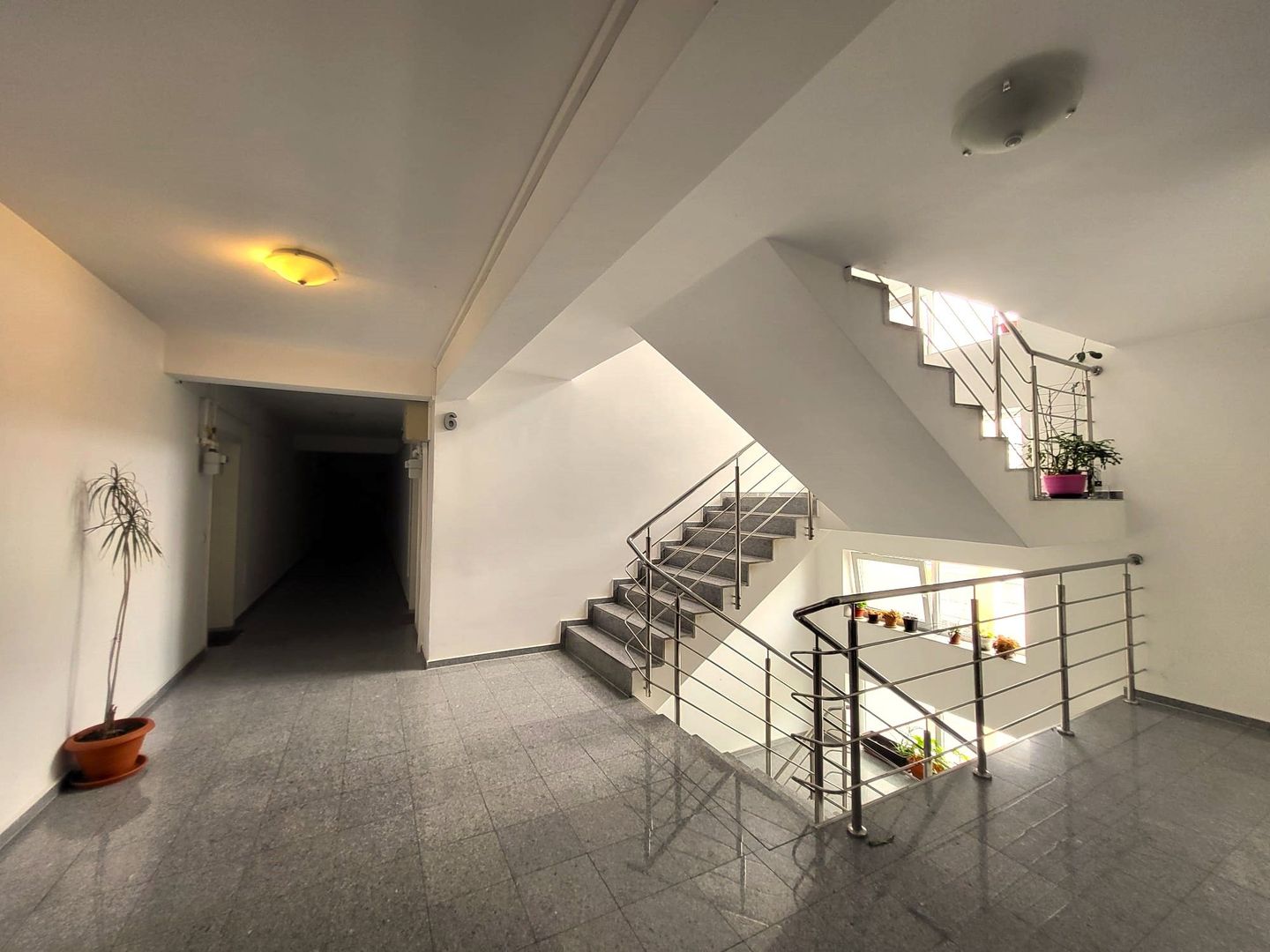 Exclusivitate - Apartament secțiune mare, cu  loc parcare - Poză 17