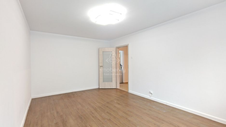 3 camere | Militari | Etaj 1/4 | Renovat 2025 | Vedere spre zona de case - Poză 2