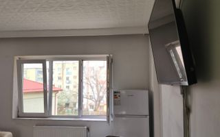 Mic la întreținere, bun la randament: apartament în Orșova - Poză 25