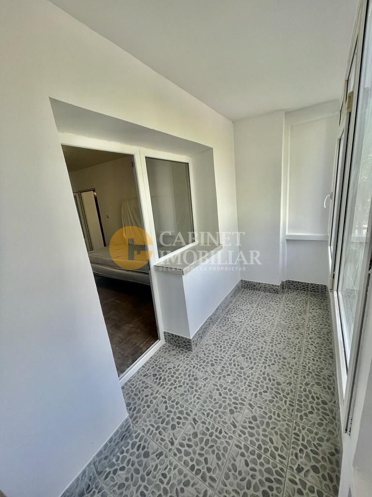 Etaj 1 Apartament 2 Camere Decomandat 55 MP Bloc 1986 - Poză 6