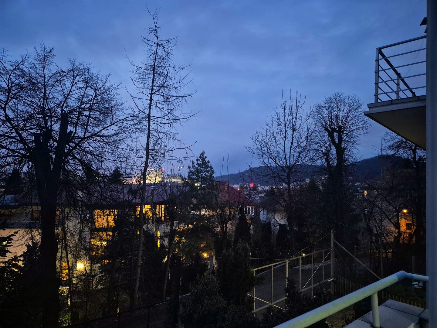 Ultracentral, apartament in casa, pretabil locuit / birouri, pet friendly. - Poză 1