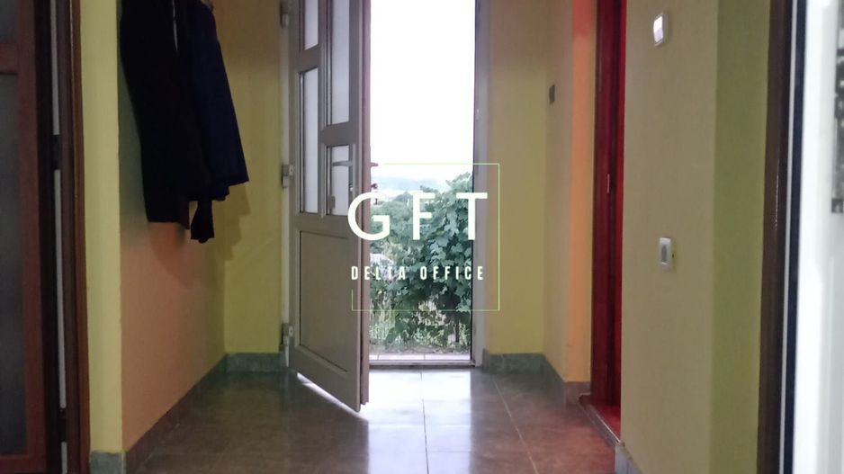 Casa de vanzare in Piatra com. Chiuza cu teren de 30Ari. - Poză 2