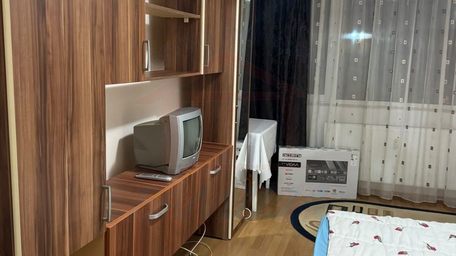 GARSONIERĂ DE ÎNCHIRIAT – ETAJ 2 | 250 €/LUNĂ - Poză 3