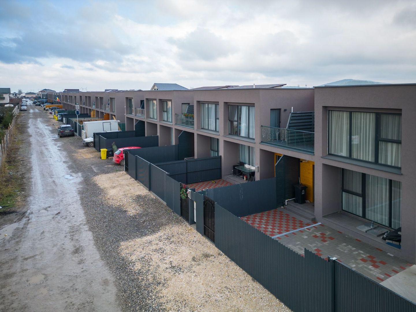 Casă înșiruită de vânzare în Sânpetru | Mobilată și utilată premium - Poză 25