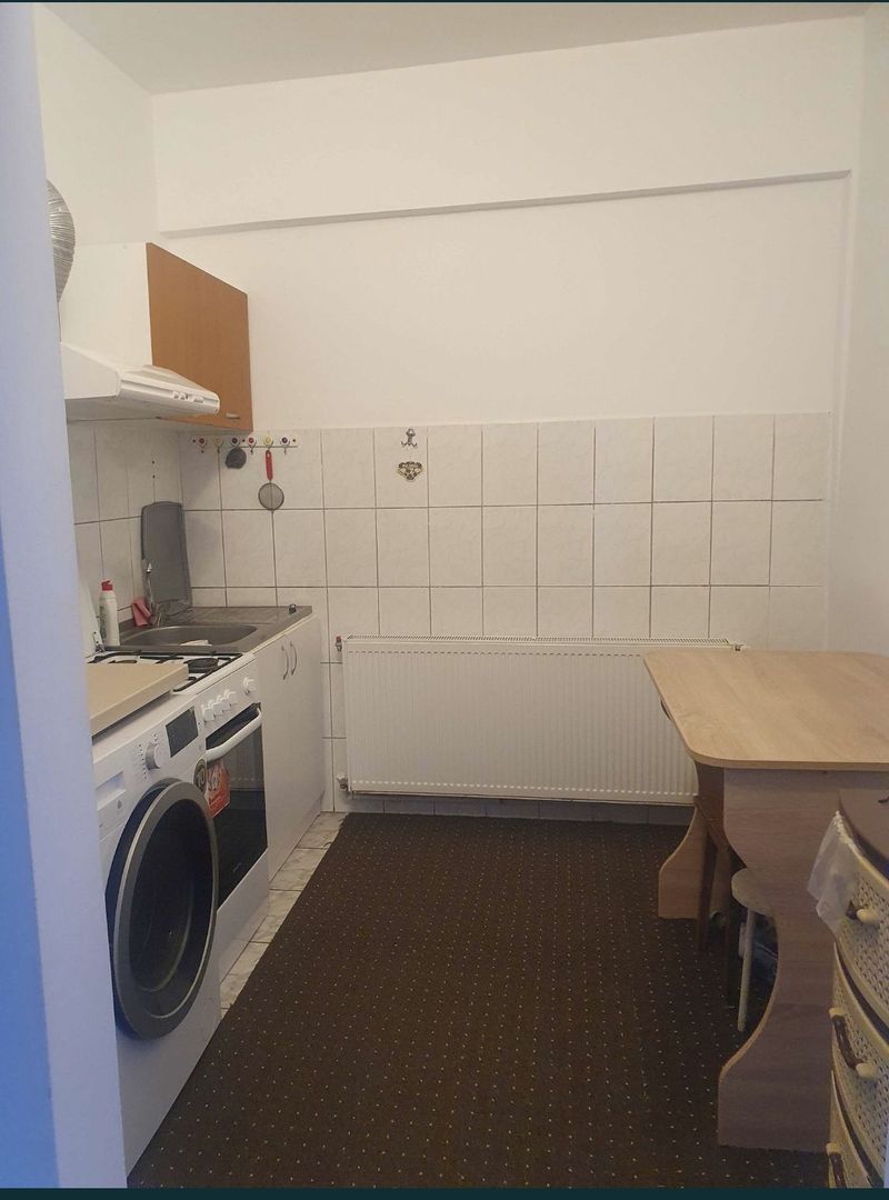 Vand apartament 2 camere - Poză 1
