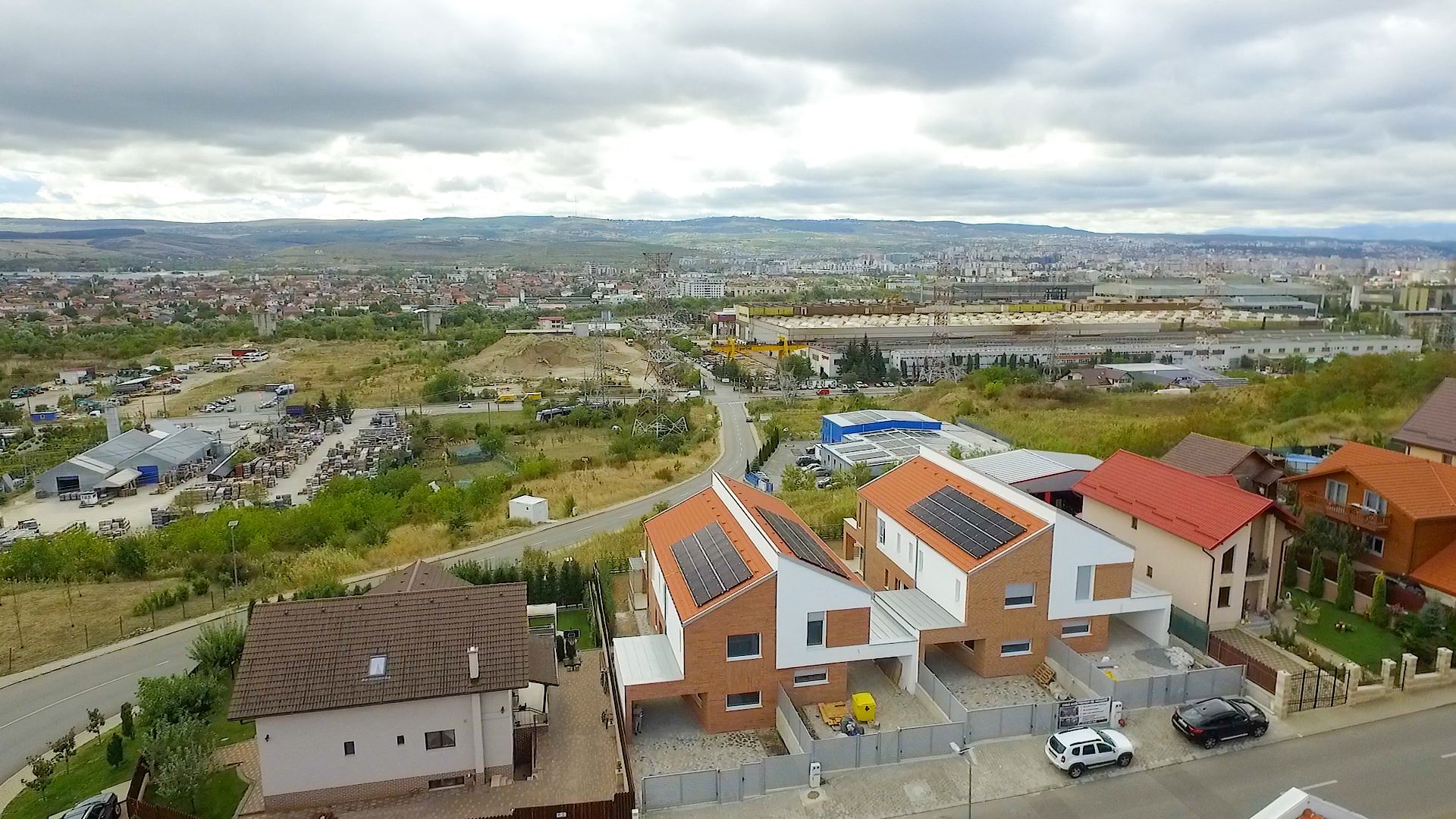 Duplex modern in Voronet, 136 mp utili, garaj si teren 325 mp - Poză 1