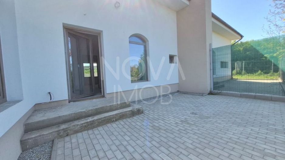 Casa generoasa cu 5 camere, 2 bai, dressing si parcare – Sura Mica - Poză 2
