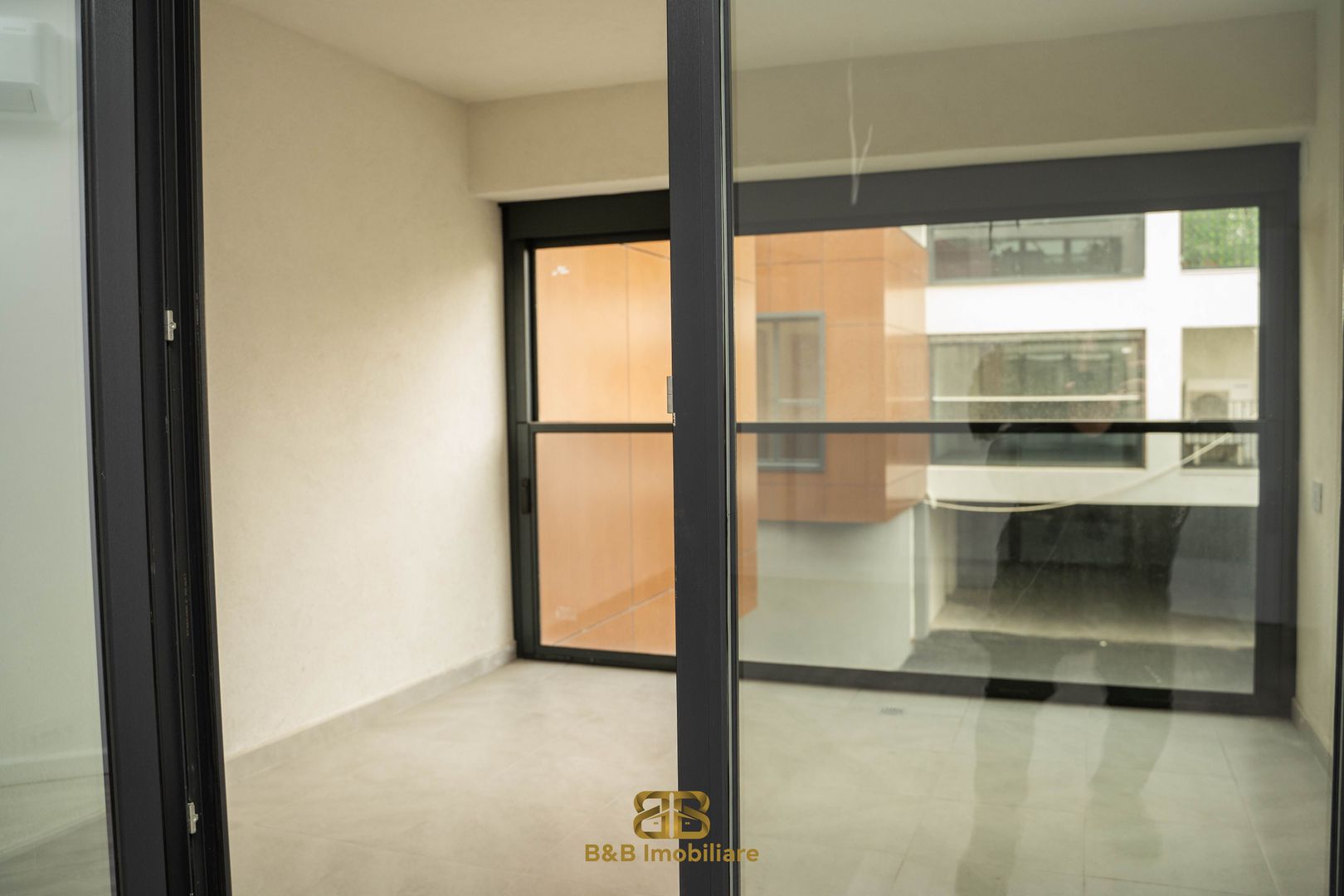 3 camere finalizat - pompa de caldura- panouri solare - Poză 12