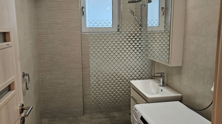 Apart 2 cam cu curte si loc de parcare - Poză 9