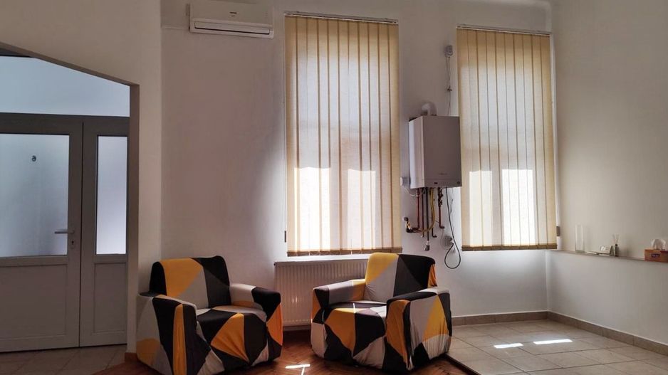 Spatiu birou de inchiriat, situat pe str.I.Vulcan, Oradea - Poză 1