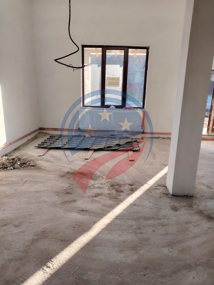 Vilă semifinisată de vânzare str. Remetea 217 mp si 670 mp teren - Poză 8