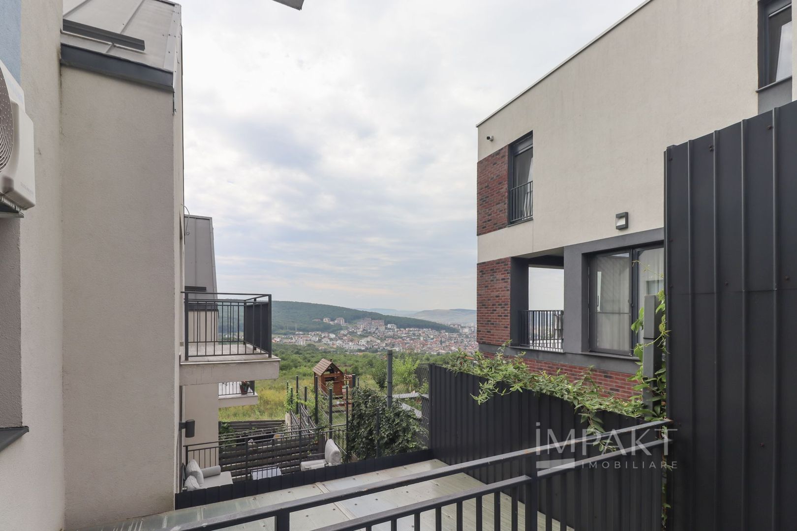 Casa insiruita cu finisaje de lux in cartierul Europa - Poză 10