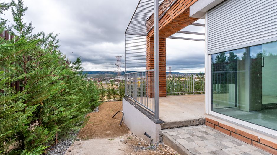 Duplex modern in Voronet, 136 mp utili, garaj si teren 325 mp - Poză 11
