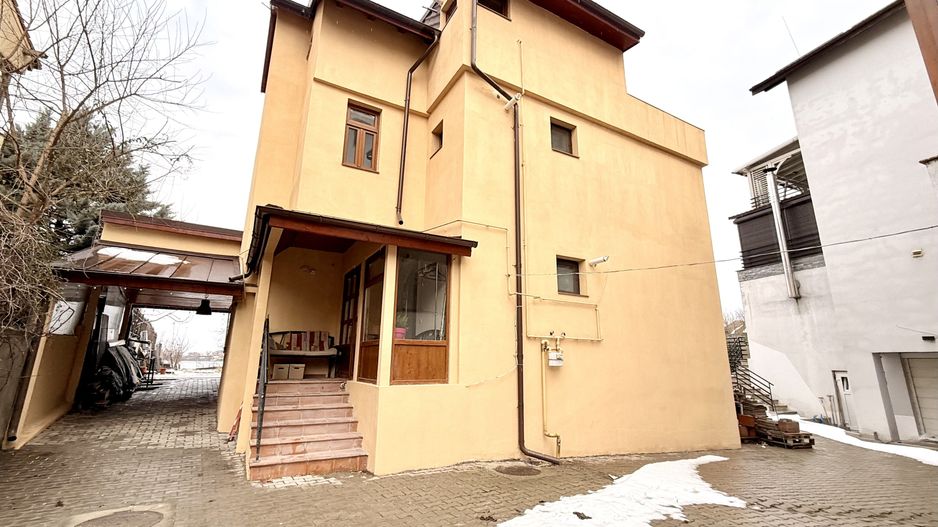 Doua etaje in vila pe malul lacului Grivita birouri rezidential - Poză 20