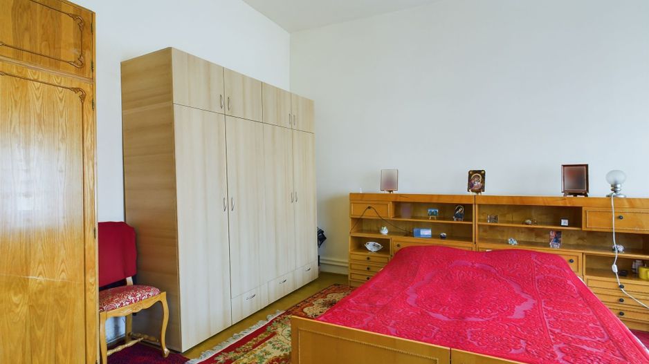 Casă individuală cu teren de 1100 mp și 3 apartamente în curte - Poză 3