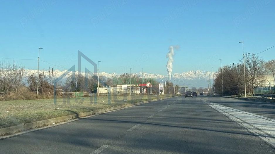 Teren intravilan 2218 mp în Strunga, zonă centrală, cu utilități și deschidere la drum principal - Poză 2
