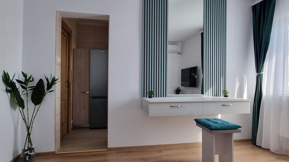 De Inchiriat: Apartament 2 Camere Elegant și Nou | Metrou Brâncoveanu - Poză 1