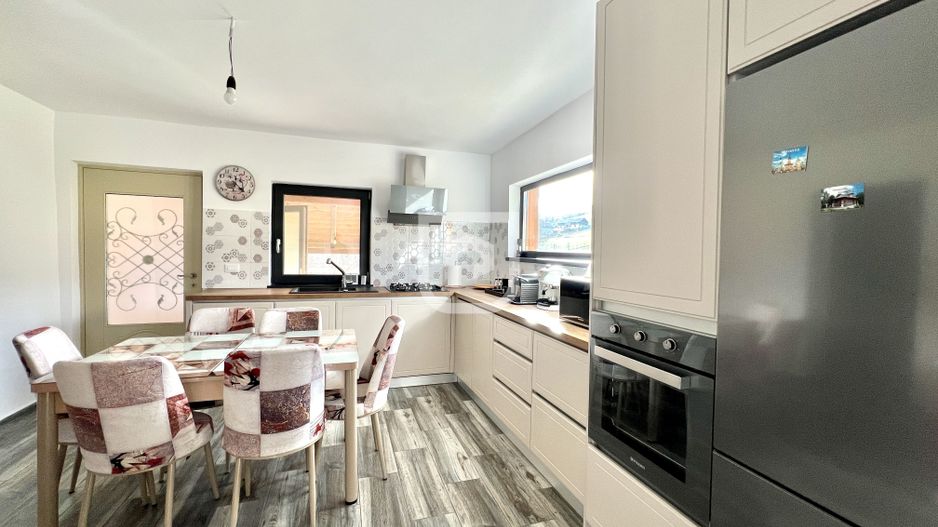 Casa din barne cu 3 dormitoare si pardoseala Gura Humorului - Poză 6