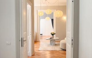 Rare Find | Apartament de Design în casă - Poză 1