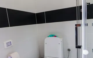 VILĂ MODERNĂ DE LUX CU PISCINĂ, FOTOVOLTAICE ȘI FOIȘOR – BREAZA - Poză 21