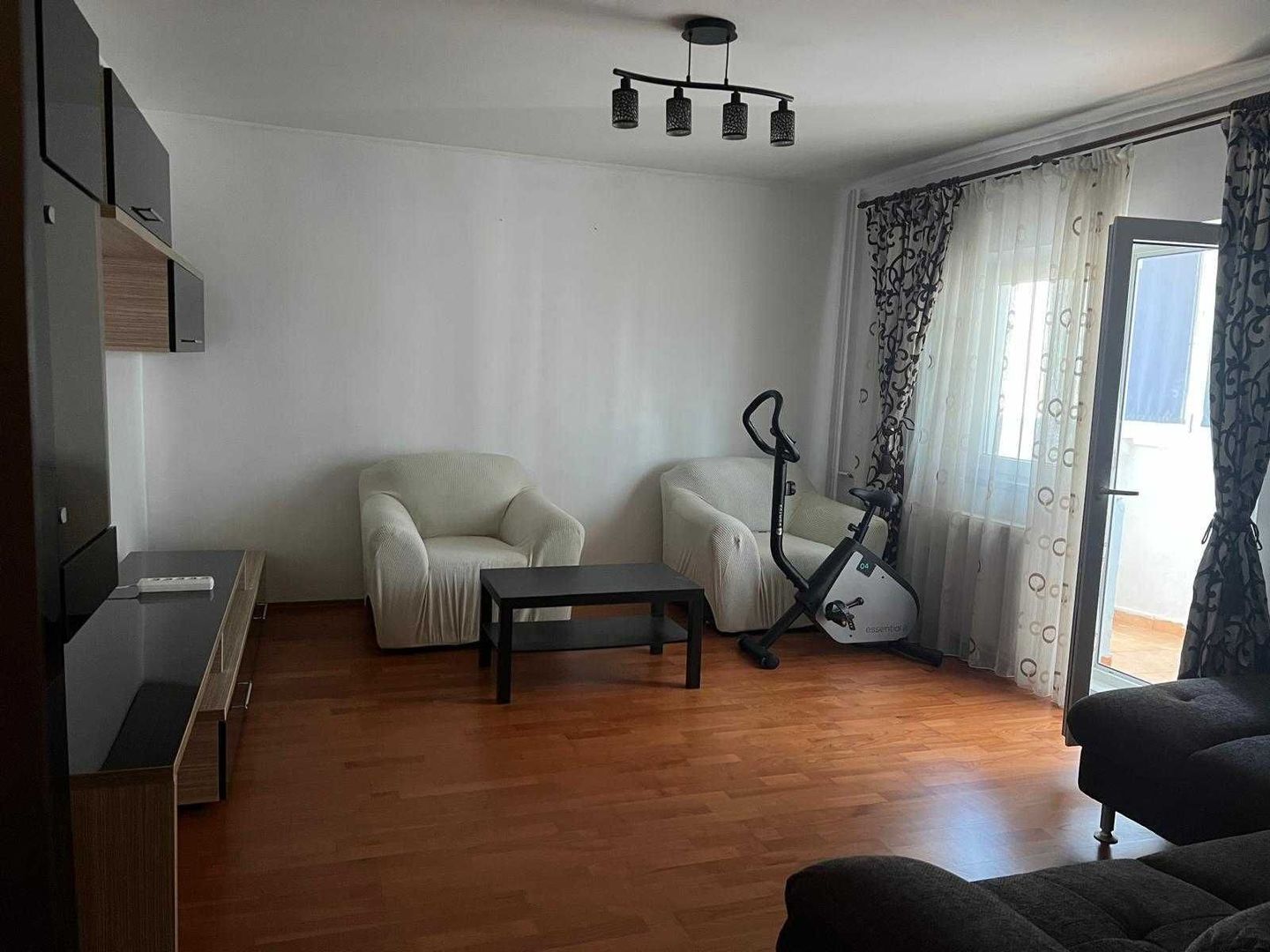 APARTAMENT MOBILAT SI UTILAT ZONA RAHOVA - Poză 2