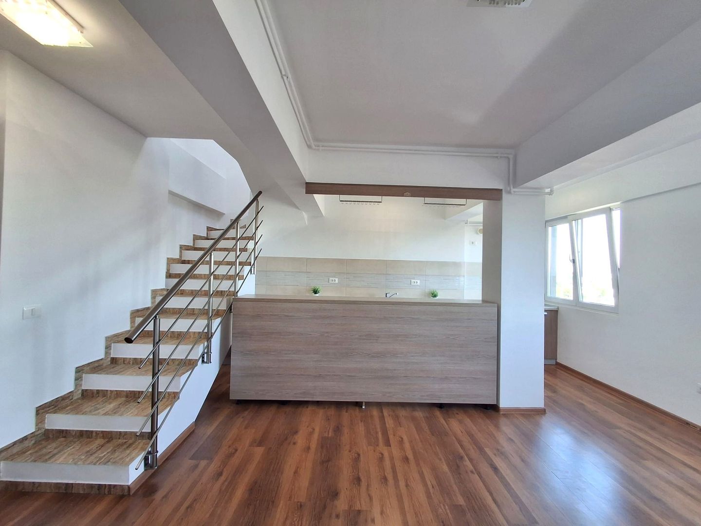 De Vanzare Apartament 4 camere  Militari  Residence - Poză 3