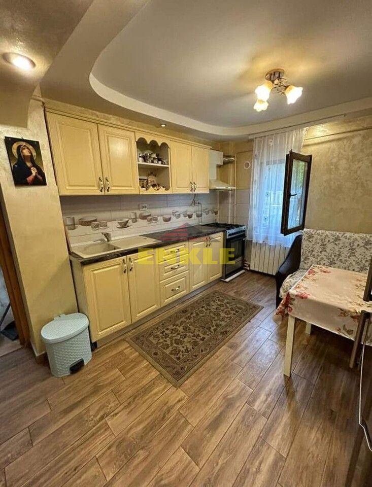 De vânzare apartament cu 2 camere semidecomandat, zona Stadion. - Poză 1