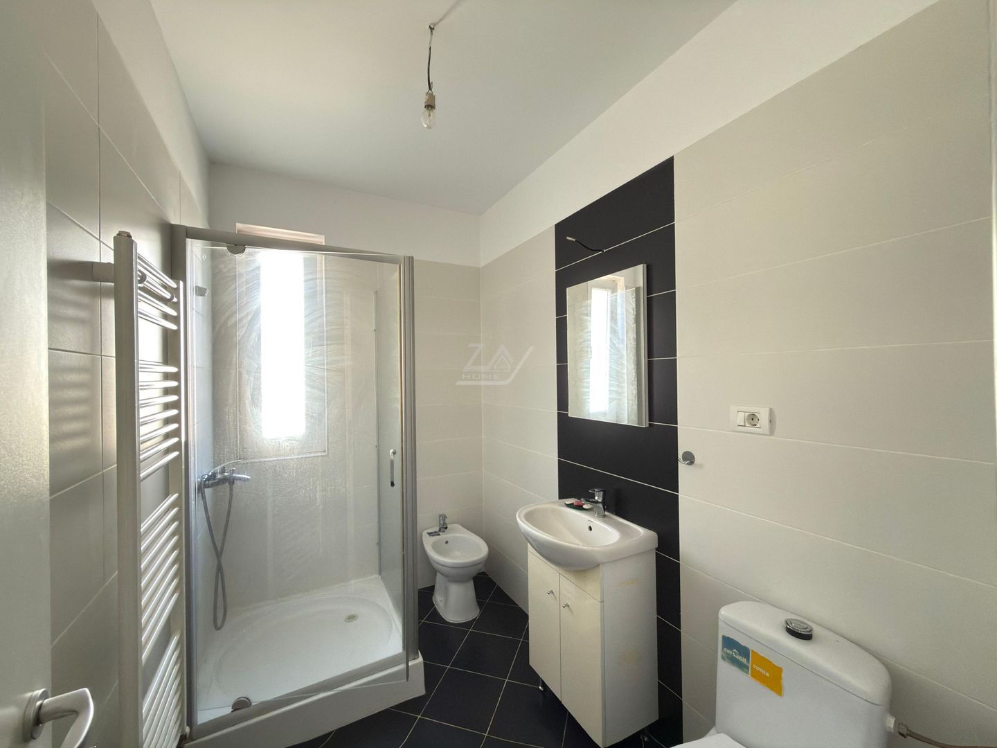 Locatie excelenta! Etaj 1. Decomandat. Loc de parcare. - Poză 5